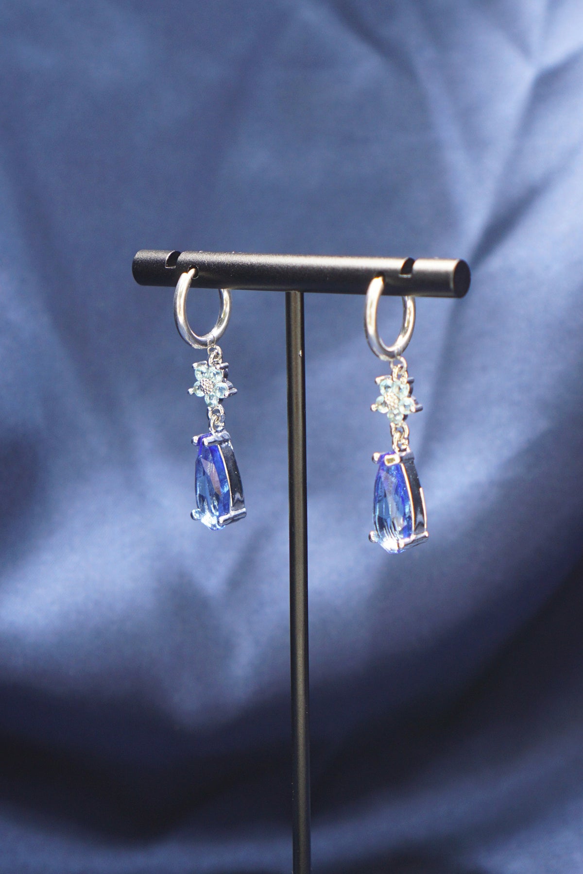 Blue Moon Flower: Someday I'll Show You, Himmel-Inspired Earrings